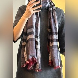 Burberry Reversible Cashmere Lughtweight Gauze Scarf/Wrap